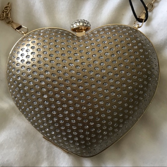 Gold heart shaped purse - Picture 1 of 6